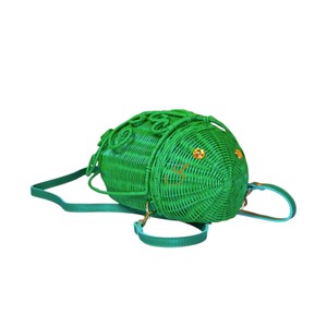 Cesta de Almacenamiento de Mimbre con Forma de Insecto Verde, Hecha a Mano, Linda y Moderna, Bolsa de Hombro - Product Image 1