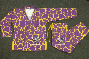 Conjunto de Kimono de Jiu-Jitsu Brasileño con Estampado de Jirafa Morado y Amarillo, Uniforme de Artes Marciales Unisex para Adultos, Corte Regular, Diseño Estampado - Product Image 5
