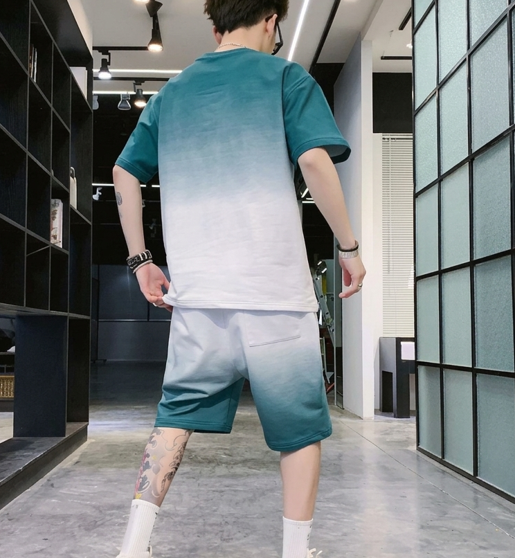 สีเทาอ่อน