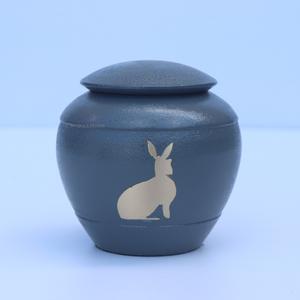 Urnes funéraires en laiton de qualité supérieure pour animaux de compagnie, urne funéraire gravée en forme de lapin, urnes de crémation pour cendres d'animaux, urne artisanale en laiton et étain en forme de cœur pour animaux de compagnie - Product Image 1