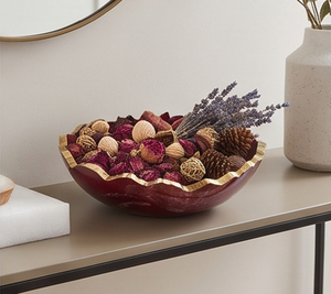 Bol décoratif élégant en résine rouge avec bordure dorée, fait main, style glamour, centre de table pour la décoration. - Product Image 5