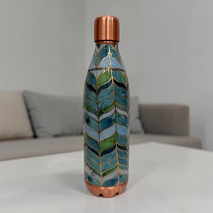 Botella con hojas azules pintadas a mano para uso doméstico de Indian Exports International. (Cobre puro certificado) - Product Image 1
