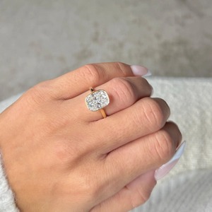 Anillo de Compromiso con Diamante Cultivado en Laboratorio, Corte Clásico Cojín de 4 Quilates, Certificado IGI, Engaste en Bisel, Oro Sólido de 14K para Mujer, Blanco D.E. Color - Product Image 1