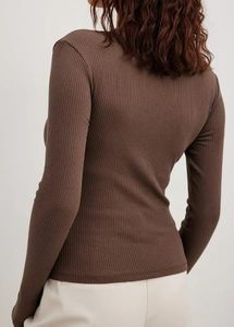 Haut côtelé en maille à manches longues pour femme, col rond, 100 % coton, tissu doux et respirant, logo avant, streetwear, décontracté, coupe confortable - Product Image 3