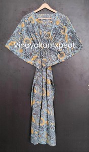 Robe Kaftan Élégante en Coton Écologique à Imprimé Floral Fait Main pour Femme – Chic Bohème, Col en V, Longueur Midi, Tenue Décontractée Artistique Indienne - Product Image 3