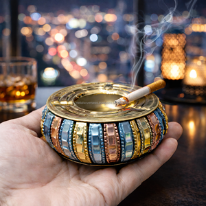 Cendrier en laiton fait main de style vintage avec détails métalliques multicolores, durable et portable pour la salle de fumeurs, le bureau et la décoration intérieure - Product Image 1