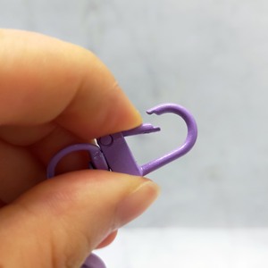 Adorable Flower Keychain made Resin and Alloy Bag <b>Charm</b> and <b>Keyring</b>, Perfect for Gifts. A charming accessory for everyday use - Product Image 4