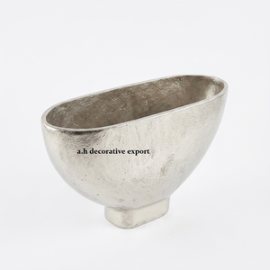 Jarrón decorativo de metal con base plateada, hecho a mano, centro de mesa, vajilla de primera calidad con acabado artesanal para bodas y hoteles - Product Image 1