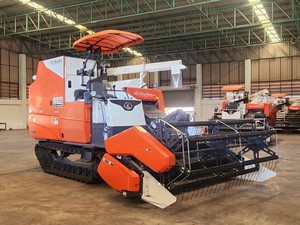 Cosechadora de Arroz Kubota DC120X de 120HP Fabricada en Tailandia, Máquina de Alto Rendimiento con Transmisión por Engranajes y Sistema de Giro Automático K-Turn - Product Image 3