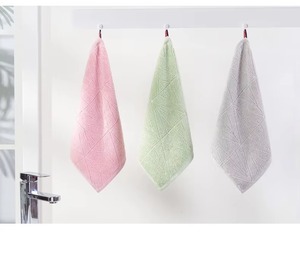 Serviette de toilette en coton style moderne, douce et lisse, pour salon, spa, salle de sport, vente en gros, fabricant, couleur unie, tissu éponge - Product Image 3