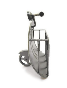 Plateau à snacks en métal au design tendance, avec plusieurs compartiments pour servir des snacks, des bonbons, des noix et des fruits secs lors de fêtes et à la maison. - Product Image 1