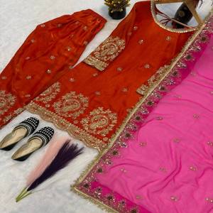 VASTRA COTTAGE Conjunto de Salwar de Lujo en Seda Fandy Crush de Alta Calidad con Bordado de Hilo y Lentejuelas, Dupatta de Faux Georgette Hecha a Mano - Product Image 2