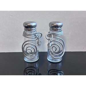 Salières et poivrières en verre avec support en fil métallique en spirale, outils durables pour herbes et épices, lavage à la main uniquement - Product Image 3