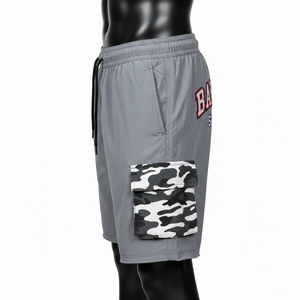 กางเกงว่ายน้ำชายคุณภาพสูง ผ้าไมโครไฟเบอร์โพลีเอสเตอร์ 125 GSM สีเทา มีกระเป๋าคาร์โก้ แผงปักโลโก้แบบทอ - Product Image 3