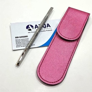 Empujador de cutículas profesional de acero inoxidable de doble punta con limpiador de uñas y estuche rosa para manicura y cuidado de uñas - Product Image 6