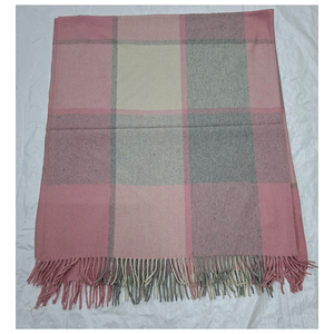 ผ้าห่มนุ่มพิเศษระดับพรีเมียม ลายตารางสีชมพูเข้ม สำหรับความอบอุ่นในฤดูหนาว ให้สัมผัสเบาสบายและอบอุ่น เหมาะสำหรับใช้ในบ้านและการเดินทาง - Product Image 5