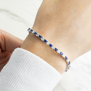 Exportador indio de pulseras de oro blanco de 14 quilates con diamantes y zafiros, joyería fina de alta gama para bodas, disponible en grandes cantidades. - Product Image 3