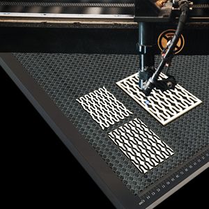 Mesa de Trabajo de Láser Honeycomb de 19.68" x 19.68" x 0.87" para Máquinas de Grabado y Corte Láser de CO2 y Diodo - Product Image 3