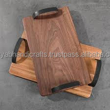 Bandeja de madera decorativa de última forma para servir con asas de metal Exportador de bandeja para servir alimentos DE LA India - Product Image 4