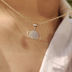 Collier pendentif Saturne plaqué or 18 carats de luxe avec incrustation de strass en cristal, chaîne en boîte, bijoux pour femmes à porter au quotidien - Product Image 3