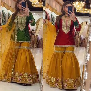Ensemble Sharara de Luxe Royal Export en Faux Georgette de Soie Brodé avec Sequins de 5 mm et Dupatta en Tulle Papillon pour Mariage et Fêtes - Product Image 3