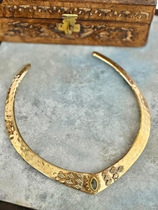 Collier ras du cou ouvert plaqué or martelé pour femme, en laiton, fait main, vente en gros, produit en vrac - Product Image 4