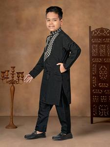 Kurta brodé jaune moutarde pour homme avec churidar blanc pour les occasions de mariage, tenue traditionnelle indienne et pakistanaise, coupe classique - Product Image 4