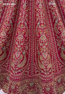 Ensemble de lehenga rose bonbon en satin de soie avec broderie paon, travail Dori et strass, pour femme - Collection mariage - Product Image 4