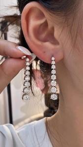 ต่างหูเพชรทรงกลม 7 กะรัต ยี่ห้อ Apricot Jewels ทอง 14K รับรองโดย IGI ดีไซน์คลาสสิก เหมาะสำหรับเจ้าสาว - Product Image 2