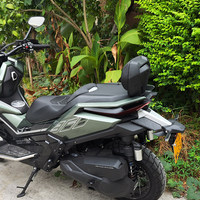 Appui-dos passager Zontes 368G à installation non destructive, support lombaire arrière pour scooter, position des trous d'origine