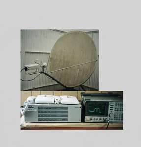 Sistema de Comunicación Satelital VSAT Portátil con Antena Parabólica y Unidad de Módem para Redes de Operaciones en Campo - Product Image 3