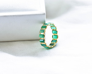 Anillo de Eternidad con Esmeralda Natural, Oro Amarillo de 18K, Gema Verde con Corte Octogonal - Product Image 3