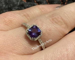 Bague de fiançailles en Alexandrite, Argent sterling 925, Coupe coussin minimaliste en Alexandrite, Magnifique bague halo, Bague de fête avec pierre précieuse - Product Image 5