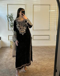 Conjunto de Moda con Top de Georgette con Bordado y Lentejuelas, Pantalones Palazzo y Dupatta, Color Negro 69737 - Product Image 1