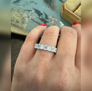 Anillo de Diamante Cultivado en Laboratorio con Corte Esmeralda de Lujo para Mujer, Anillo de Compromiso, Boda o Aniversario en Oro Sólido de 9K, 14K o 18K - Product Image 4