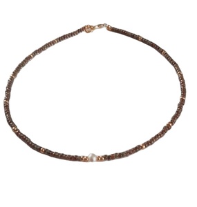 Collar de cuentas y perlas de moda en verde espuma de mar, regalo de San Valentín para ella, joyería hecha a mano, collar de piedra de nacimiento de Alexandrita. - Product Image 1