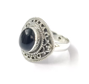 Bague en argent sterling 925 au design ethnique avec pierre précieuse ovale en onyx, bijoux oxydés pour femmes, à porter pour les occasions de mariage et de fête - Product Image 2