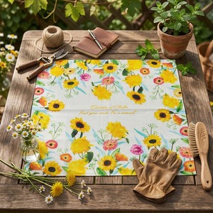 [K-ESSENTIALS] Bandana carré en tissu coton 60s, motif fleur jaune, 50x50cm, doux et réutilisable - Product Image 4