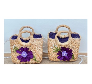 กระเป๋าผักตบชวาธรรมชาติของเวียดนามมีสายหนังยาวและที่จับไม้ซับในผ้าโลโก้ออกแบบได้ตามต้องการสำหรับผู้หญิง - Product Image 4