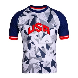 ชุดเสื้อเจอร์ซีย์ฟุตบอลแขนสั้นและกางเกงขาสั้นผ้าโพลีเอสเตอร์แห้งเร็วระบายอากาศใช้ได้ทั้งชายและหญิง100% - Product Image 1