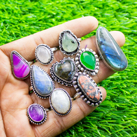 Bagues artisanales délicates pour femmes en laiton plaqué argent, avec cristaux et pierres précieuses assorties, serties en clos multi-formes, bijoux fantaisie