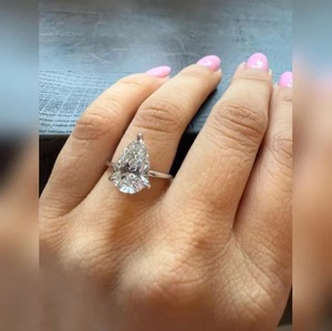 Anillo de lujo con diamante de corte pera cultivado en laboratorio para mujer, anillo de compromiso, boda o aniversario en oro, disponible en oro macizo de 9K, 14K y 18K. - Product Image 5