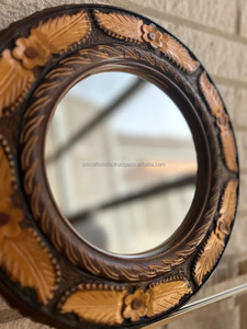 Fabrication indienne élégant miroir mural en résine accessoire décoratif pour la maison pour les salles de bain ou les chambres à coucher disponible chez Wholesale Supply - Product Image 3