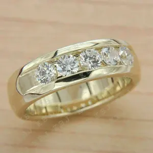 Anillo Clásico de Moissanita con Cinco Piedras, Chapado en Oro sobre Plata de Ley 925, Anillo de Boda para Hombre - Product Image 4