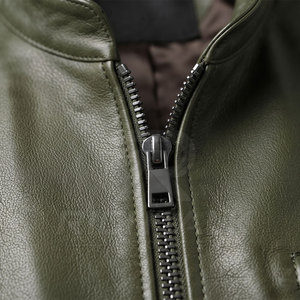 Veste en cuir sur mesure OEM pour hommes – Qualité supérieure, best-seller, écologique, mode hiver, col montant, logo frontal, à prix abordable - Product Image 4