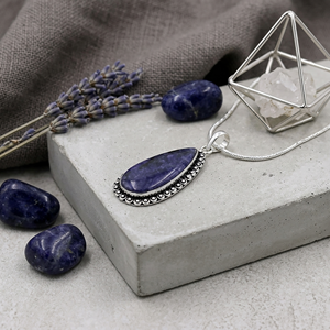 Pendentif Poire en Sodalite Bleue en Gros, Sertissage en Laiton, Pierre Naturelle, Pendentif Déclaration pour la Fabrication de Bijoux (Chaîne Non Incluse) - Product Image 3