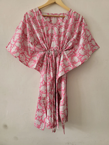 ชุดคลุมกิโมโนผ้าฝ้ายถักลายดอกไม้สีชมพูสำหรับผู้หญิง สวมใส่สบาย ระบายอากาศได้ดี เหมาะสำหรับฤดูร้อน คอวี ทรงปกติ ยาวแบบแม็กซี่ - Product Image 2