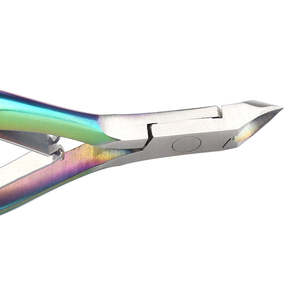 Cortauñas Profesional de Acero Inoxidable de Alta Calidad para Salón, Removedor de Callosidades, Cutículas y Uñas, con Diseño Arcoíris - Product Image 3