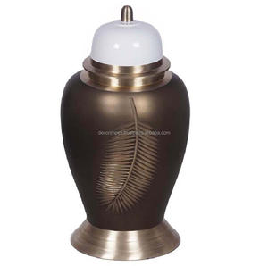Urne funéraire en métal artisanale de qualité exportée pour les cendres humaines Urne funéraire décorative en métal pour adultes - Product Image 1