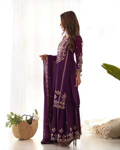 Ensemble Sharara de Luxe Traditionnel Brodé Violet pour Femme, Tenue de Cérémonie Pakistanaise de Créateur, Salwar Kameez Dupatta à Séchage Rapide - Product Image 3
